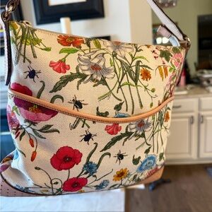 Gucci Rare Floral Canvas messenger Bag EUC